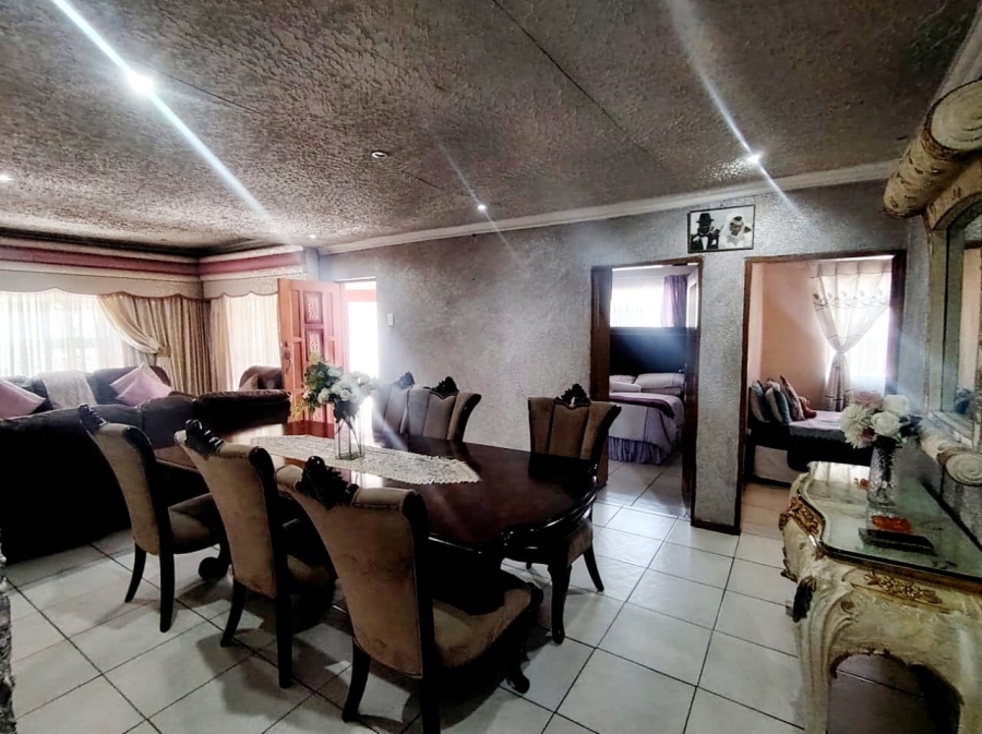 6 Bedroom Property for Sale in Zwelitsha Zone 6 Eastern Cape